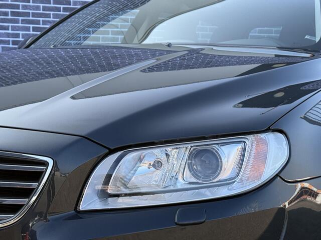 Volvo V70 2.0 T4 Classic Edition | Bi-Xenon | Standkachel | Leder | Elek. Achterklep | Stoelverwarming |