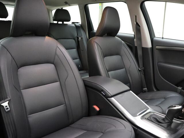 Volvo V70 D4 Automaat Polar+ / Nivomat / Open dak / Lederen bekleding / Stoel verwarming / Elektrisch verstelbare stoelen / Trekhaak /