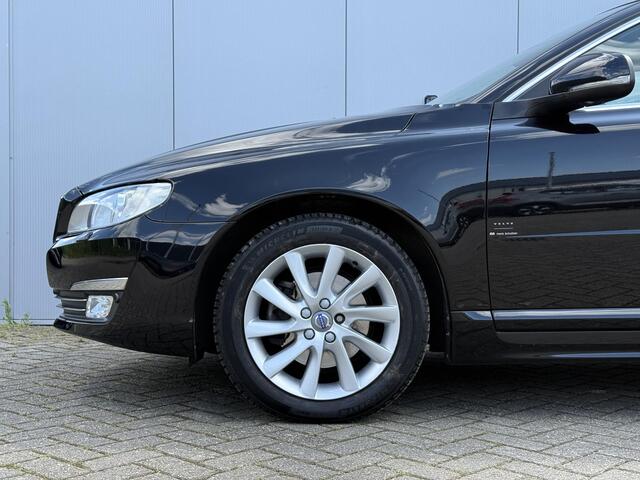 Volvo V70 T4 Polar+ Automaat | Lederen bekleding | Stoelverwarming | Elektrische stoelverstelling met geheugen | Standkachel | Volvo On Call | 17 inch LM velgen | Elektrisch schuif-kanteldak