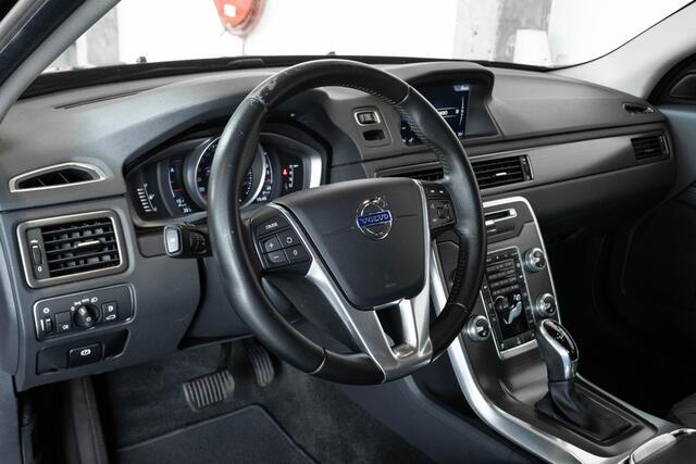 Volvo V70 D3 Polar+ | Dealer onderhouden | Harman Kardon premium audio | Stoelverwarming | Parkeerverwarming | BI-Xenon verlichting | Keyless entree | Volvo on Call | Gelamineerde zijruiten | Trekhaak |