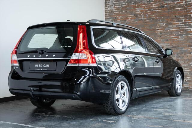 Volvo V70 D3 Polar+ | Dealer onderhouden | Harman Kardon premium audio | Stoelverwarming | Parkeerverwarming | BI-Xenon verlichting | Keyless entree | Volvo on Call | Gelamineerde zijruiten | Trekhaak |