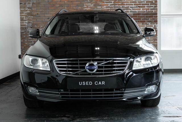 Volvo V70 D3 Polar+ | Dealer onderhouden | Harman Kardon premium audio | Stoelverwarming | Parkeerverwarming | BI-Xenon verlichting | Keyless entree | Volvo on Call | Gelamineerde zijruiten | Trekhaak |