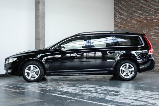 Volvo V70 D3 Polar+ | Dealer onderhouden | Harman Kardon premium audio | Stoelverwarming | Parkeerverwarming | BI-Xenon verlichting | Keyless entree | Volvo on Call | Gelamineerde zijruiten | Trekhaak |