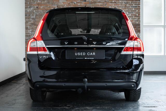 Volvo V70 D3 Polar+ | Dealer onderhouden | Harman Kardon premium audio | Stoelverwarming | Parkeerverwarming | BI-Xenon verlichting | Keyless entree | Volvo on Call | Gelamineerde zijruiten | Trekhaak |