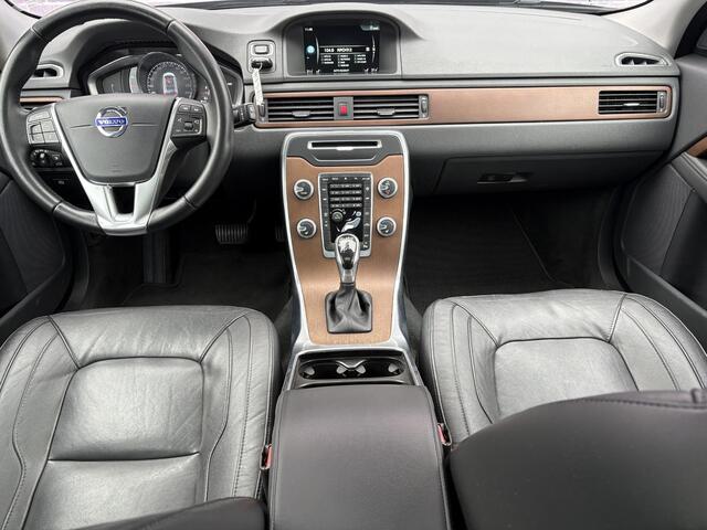 Volvo V70 T5 Summum Automaat | Leder | Bi-Xenon | Memory | Schuif/kanteldak | Parkeersensoren v+a | Verwarmde voor stoelen |