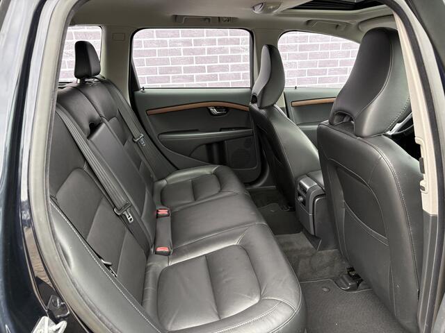 Volvo V70 T5 Summum Automaat | Leder | Bi-Xenon | Memory | Schuif/kanteldak | Parkeersensoren v+a | Verwarmde voor stoelen |