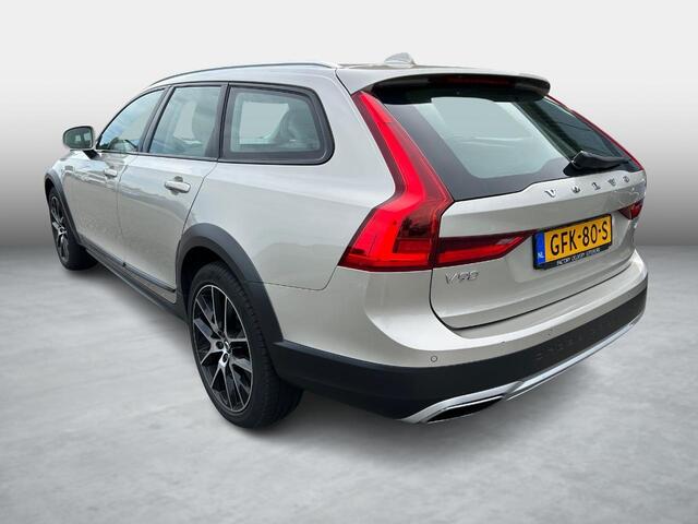 Volvo V90 Cross Country 2.0 T5 Pro | Luchtvering | Bowers & Wilkins | Trekhaak | Panorama-Schuifdak | Stoelverwarming + ventilatie | 360º Camera | Keyless entry | Volvo On Call |