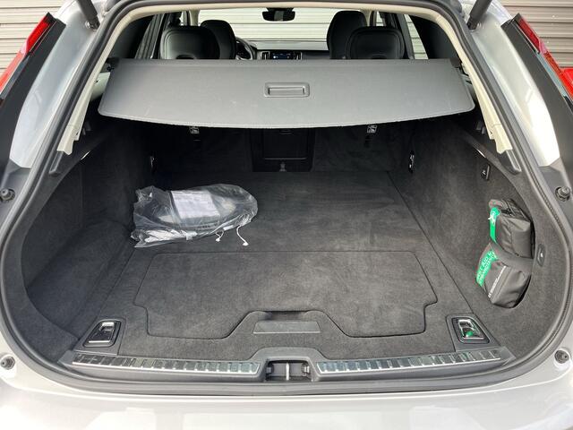 Volvo V90 T6 350pk AWD Ultra Dark / 360 Camera / Head-Up / Schuif/kanteldak / Trekhaak / BLIS /