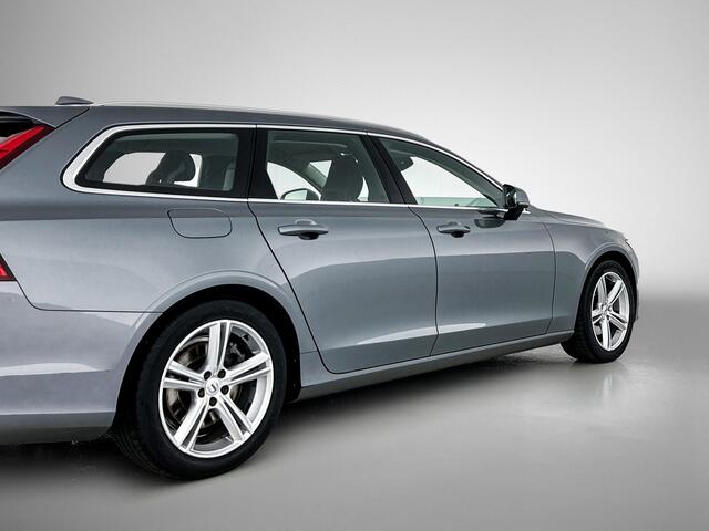 Volvo V90 D4 190PK Automaat Momentum / Navigatie / Adap-cruise / park-assist / Memory sportseats / leder int. / Trekhaak / 18" Lmv / Apk april-2026