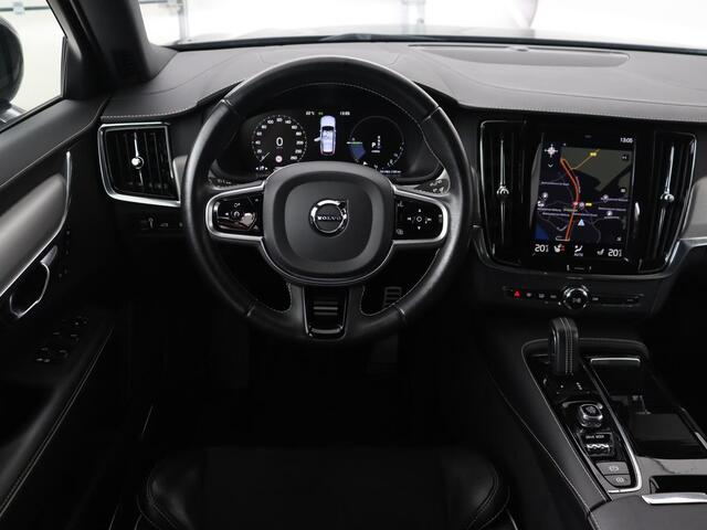 Volvo V90 2.0 T8 Recharge AWD R-Design | Stoel & stuurverwarming | Trekhaak | Adaptive cruise | Camera | Carplay | BLIS | Carplay | Navigatie | Keyless | Achterbankverwarming