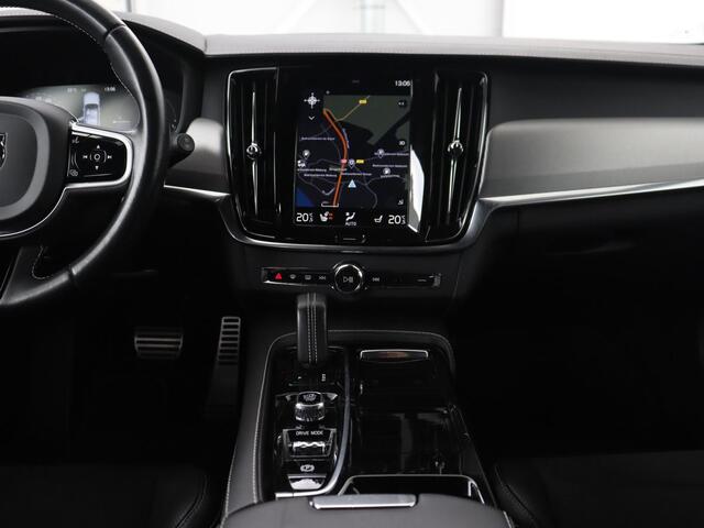 Volvo V90 2.0 T8 Recharge AWD R-Design | Stoel & stuurverwarming | Trekhaak | Adaptive cruise | Camera | Carplay | BLIS | Carplay | Navigatie | Keyless | Achterbankverwarming