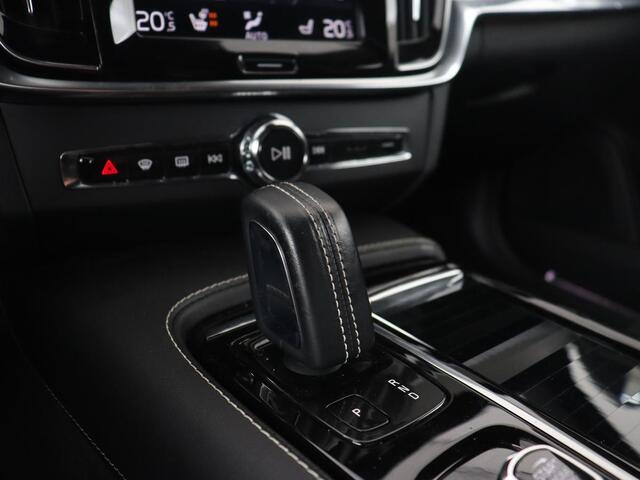 Volvo V90 2.0 T8 Recharge AWD R-Design | Stoel & stuurverwarming | Trekhaak | Adaptive cruise | Camera | Carplay | BLIS | Carplay | Navigatie | Keyless | Achterbankverwarming