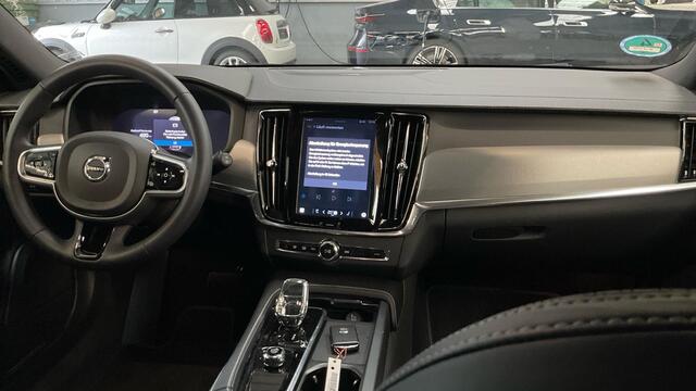 Volvo V90 B4 D Plus Dark | Trekhaak | Schuif/kantel Panoramadak | Memory | Harman/Kardon | Leder | BLIS | Adaptive cruise | Pilot assist | DAB | Extra getint glas |