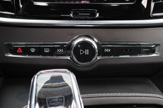 Volvo V90 T6 Recharge AWD Ultimate Dark - 360º camera - Adaptive Cruise Control - Pilot Assist - BLIS dodehoekassistentie - Harman Kardon premium audio - Elektr. verstelbare voorstoelen met geheugen - Stoelverwarming voor & achter - Verwarmbaar stuur - Zongordijnen