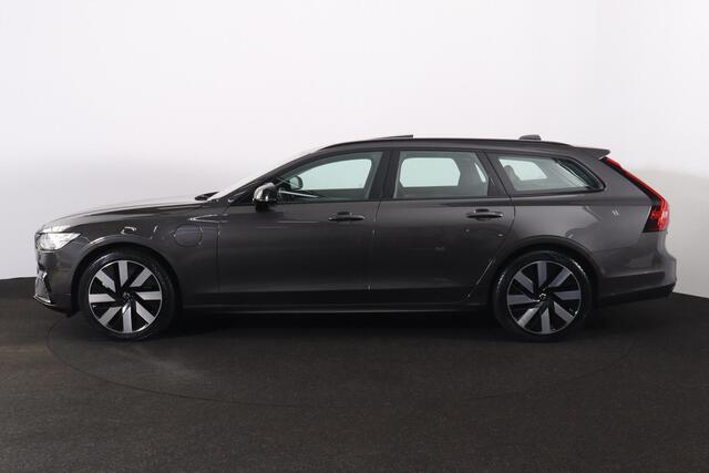 Volvo V90 T6 Recharge AWD Ultra Dark - Panorama/schuifdak - IntelliSafe Assist & Surround - 360º Camera - Harman/Kardon audio - Adaptieve LED koplampen - Verwarmde voorstoelen, stuur & achterbank - Parkeersensoren voor & achter - Elektr. bedienb. voorstoelen met ge