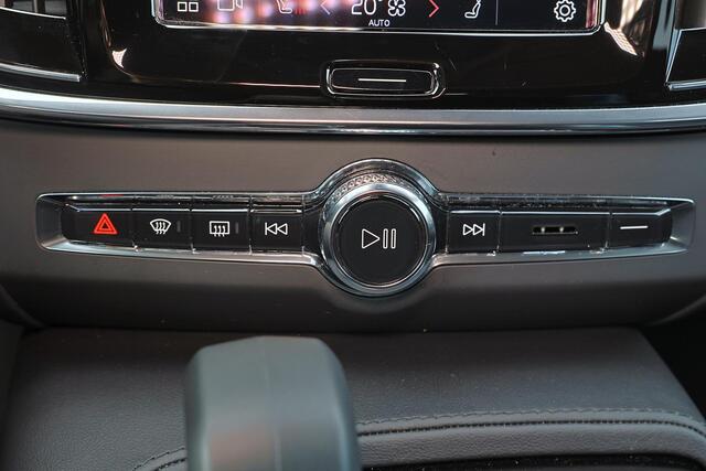 Volvo V90 T6 Recharge AWD Core Bright - IntelliSafe Assist & Surround - 360º Camera - Harman/Kardon audio - Verwarmde voorstoelen, stuur & achterbank - Parkeersensoren voor & achter - Extra getint glas - Elektr. inklapbare trekhaak - 18' LMV