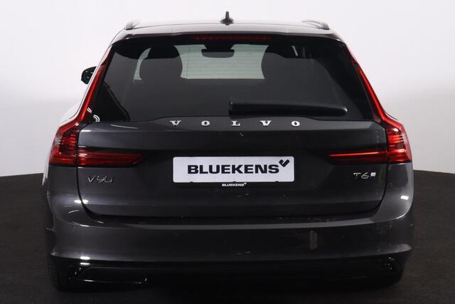 Volvo V90 T6 Recharge AWD Plus Dark - IntelliSafe Assist & Surround - 360º Camera - Harman/Kardon audio - Adaptieve LED koplampen - Verwarmde voorstoelen, stuur & achterbank - Parkeersensoren voor & achter - Elektr. bedienb. voorstoelen met geheugen - Extra getint