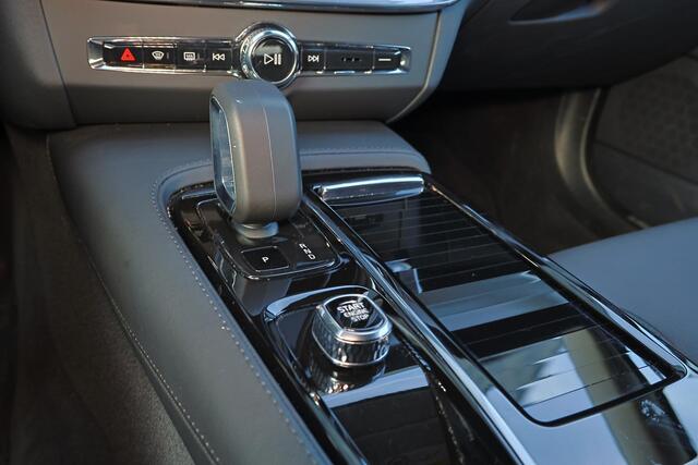 Volvo V90 T6 Recharge AWD Plus Bright - IntelliSafe Assist & Surround - 360º Camera - Harman/Kardon audio - Adaptieve LED koplampen - Verwarmde voorstoelen, stuur & achterbank - Parkeersensoren voor & achter - Elektr. bedienb. voorstoelen met geheugen - Extra getin