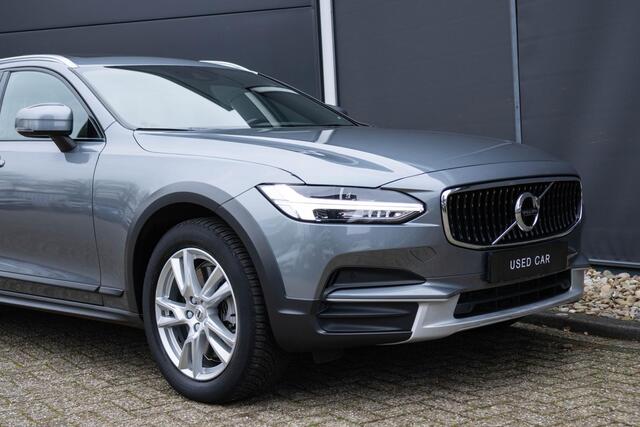 Volvo V90 Cross Country 2.0 T5 AWD Panoramisch schuif-kantel dak | Polestar Engineered Optimalisatie | Klasse III Alarm | Verwarmbare voorstoelen | Parkeerverwarming | Achterbank en Stuurwiel verwarming | Grafisch Head-Up-Display | Parkeer Camera |