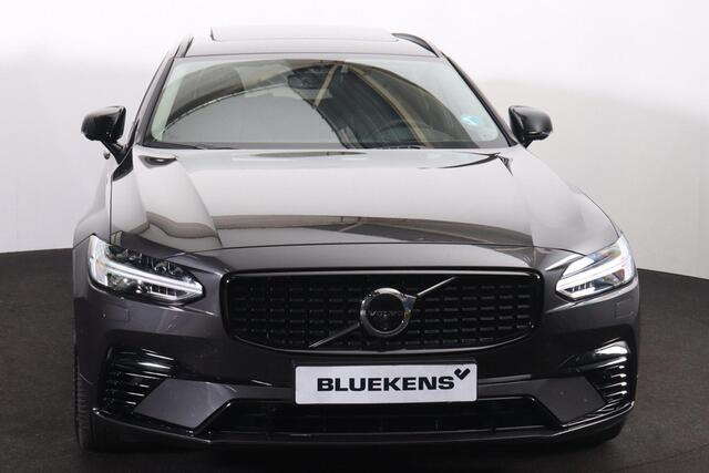 Volvo V90 T8 Recharge AWD Ultra Dark - Luchtvering - Panorama/schuifdak - IntelliSafe Assist & Surround - 360º Camera - Harman/Kardon audio - Adaptieve LED koplampen - Verwarmde voorstoelen, stuur & achterbank - Parkeersensoren voor & achter - Elektr. bedienb. voor