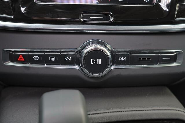 Volvo V90 T8 Recharge AWD Ultra Dark - Luchtvering - Panorama/schuifdak - IntelliSafe Assist & Surround - 360º Camera - Harman/Kardon audio - Adaptieve LED koplampen - Verwarmde voorstoelen, stuur & achterbank - Parkeersensoren voor & achter - Elektr. bedienb. voor