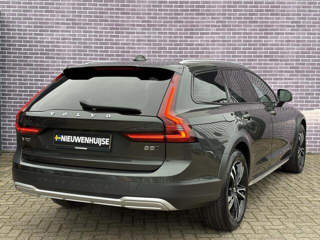 Volvo V90 Cross Country 2.0 B5 AWD Pro | Trekhaak | Schuif/kantel panoramadak | 360° Camera | Memory | Stoel/stuurverwarming | Intellisafe surround | BLIS | extra getint glas |