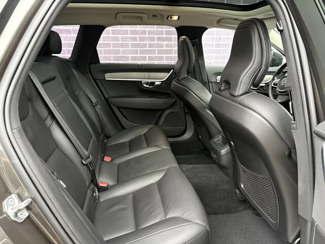 Volvo V90 Cross Country 2.0 B5 AWD Pro | Trekhaak | Schuif/kantel panoramadak | 360° Camera | Memory | Stoel/stuurverwarming | Intellisafe surround | BLIS | extra getint glas |
