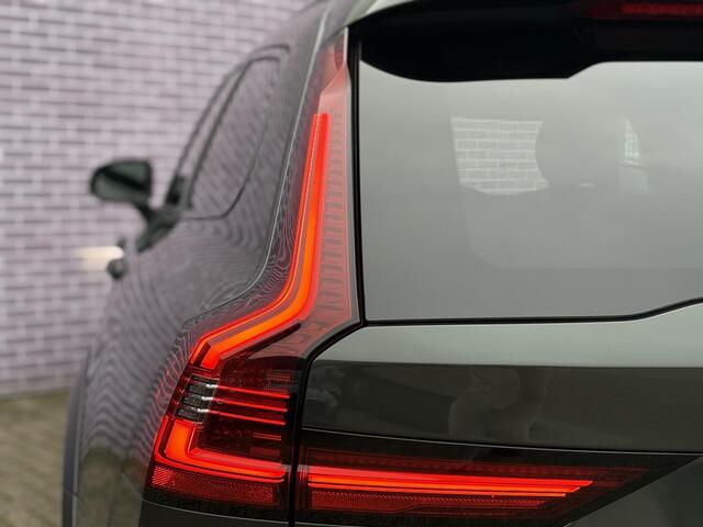 Volvo V90 Cross Country 2.0 B5 AWD Pro | Trekhaak | Schuif/kantel panoramadak | 360° Camera | Memory | Stoel/stuurverwarming | Intellisafe surround | BLIS | extra getint glas |
