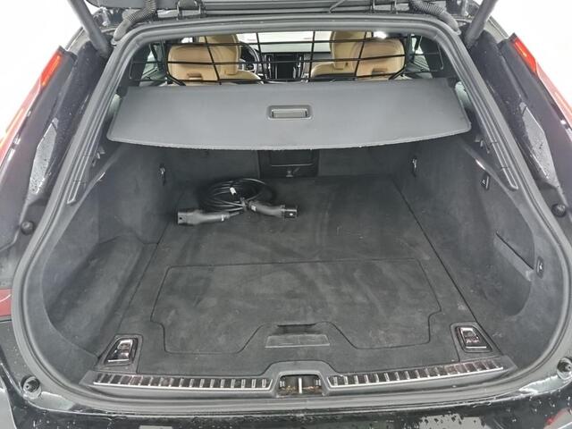 Volvo V90 2.0 T8 Plug-in hybrid AWD Ultimate Dark | Luchtvering | Harman/Kardon | Massage | Stoel Verwarming-Koeling | Trekhaak | Schuif/Kantel Panoramadak | Memory |