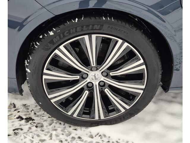 Volvo V90 2.0 T6 Phev AWD Plus 19" Wielen - Panoramadak - Trekhaak - Harman Kardon Audio - Camera achter - Climate - Privacy Glass - Zwart lederen Interieur - Electrisch bedienbare voorstoelen met memory- Achterbank verwarming - Voorruit verwarming