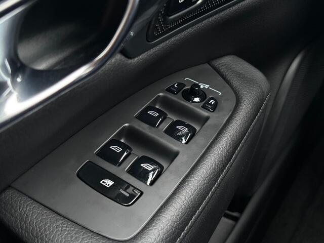 Volvo V90 T8 AWD Inscription Plug-in Hybrid 390 pk Trekhaak Pano