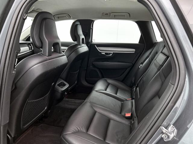 Volvo V90 D4 190PK Automaat Luxury / Navigatie / Adap-cruise / park-assist / Memory sportseats / leder int. / Trekhaak / 18" Lmv / Apk 04-2026