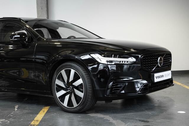 Volvo V90 T6 Automaat Plug-in hybrid AWD Ultra Dark | Panoramadak | Semi elektrische wegklapbare trekhaak | Premium audio by Harman Kardon | 360° parkeercamera | Verwarmbare voorstoelen, achterbank en stuurwiel | Gelamineerde zijruiten | Head-up display |