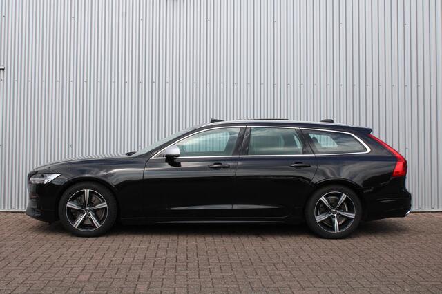 Volvo V90 T4 Automaat Business Sport | Panoramadak | Verwarmbare voorstoelen, achterbank en stuurwiel | Keyless Entry | Premium audio by Harman Kardon incl CD | Standkachel | Achteruitrijcamera | Zonnescherm in zijruiten | DAB Ontvanger | Apple Carplay/Andriod auto