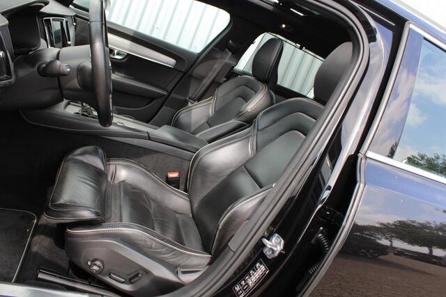 Volvo V90 T4 Automaat Business Sport | Panoramadak | Verwarmbare voorstoelen, achterbank en stuurwiel | Keyless Entry | Premium audio by Harman Kardon incl CD | Standkachel | Achteruitrijcamera | Zonnescherm in zijruiten | DAB Ontvanger | Apple Carplay/Andriod auto