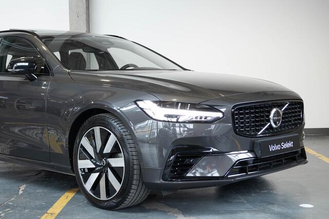 Volvo V90 T6 Plug-in hybrid AWD Ultra Dark | Panoramadak | Semi-Electrische Trekhaak | Verwarmbare voorstoelen+stuurwiel+achterbank | Premium audio by Harman Kardon | Head-up display | 360° Parkeercamera | Parkeersensoren voor + achter