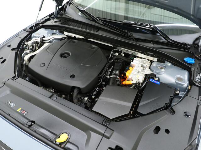 Volvo V90 2.0 T6 Plug-in hybrid AWD Plus Dark Long Range | Panoramadak | Pilot Assist | Trekhaak | Leder | Harman/Kardon | 360 | Keyless | Carplay