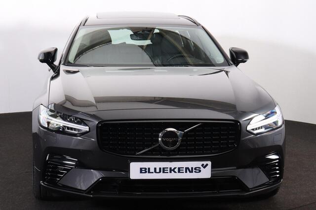 Volvo V90 T6 Recharge AWD Ultra Dark - Panorama/schuifdak - IntelliSafe Assist & Surround - 360º Camera - Harman/Kardon audio - Adaptieve LED koplampen - Verwarmde voorstoelen, stuur & achterbank - Parkeersensoren voor & achter - Elektr. bedienb. voorstoelen met ge