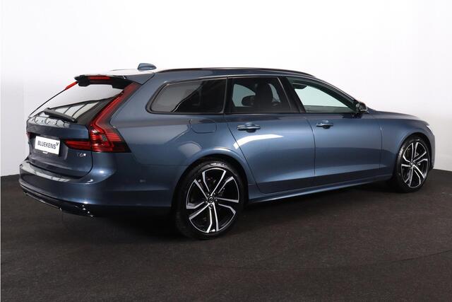 Volvo V90 T6 Recharge AWD Plus Dark - Luchtvering - IntelliSafe Assist & Surround - 360º Camera - Harman/Kardon audio - Adaptieve LED koplampen - Verwarmde voorstoelen, stuur & achterbank - Parkeersensoren voor & achter - Elektr. bedienb. voorstoelen met geheugen -