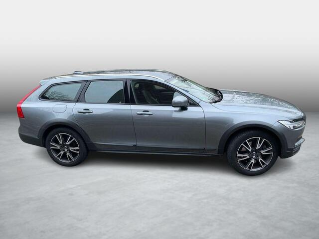 Volvo V90 Cross Country T5 250 pk AWD Automaat | Trekhaak 2400kg | Stoel- en stuurverwarming | Standkachel | Adaptive cruise control | Verwarmbare achterbank | Actieve LED koplampen | Gelamineerde zijruiten | Navigatie | Apple Carplay / Android Auto | DAB+ radio | 