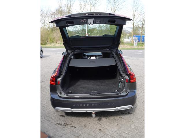 Volvo V90 Cross Country 2.0 B5 AWD Pro 250PK PANO | VOL LEER | TREKH. | 360° | HK-AUDIO