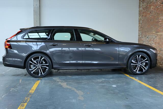 Volvo V90 T8 Plug-in hybrid AWD Ultra Dark | Bowers & Wilkins Premium Audio | Luchtvering | Gelamineerde zijruiten | Semi-Electrische wegklapbare trekhaak | 20" Lichtmetalen velgen | Massage in voorstoelen | Stoelventilatie | Stoelverwarming | 360° Parkeercamera