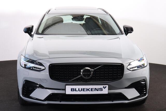 Volvo V90 T8 Recharge AWD Ultra Dark - Luchtvering - Panorama/schuifdak - IntelliSafe Assist & Surround - 360º Camera - Bowers & Wilkins audio - Adaptieve LED koplampen - Verwarmde voorstoelen, stuur & achterbank - Parkeersensoren voor & achter - Elektr. bedienb. v