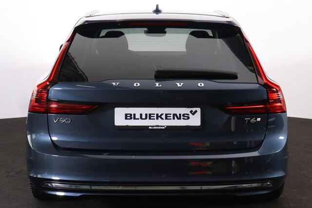 Volvo V90 T6 Recharge AWD Plus Bright - IntelliSafe Assist & Surround - 360º Camera - Harman/Kardon audio - Adaptieve LED koplampen - Verwarmde voorstoelen, stuur & achterbank - Parkeersensoren voor & achter - Elektr. bedienb. voorstoelen met geheugen - Extra getin