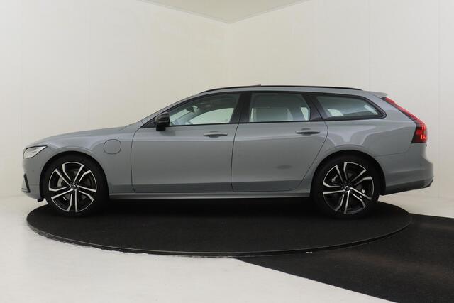 Volvo V90 T8 PLUG-IN HYBRID AWD ULTRA EXECUTIVE EDITION -PANO.DAK|BOWERS&WILKINS|LUCHTVERING|HEAD-UP DISP.|360°CAM|20"|GEVENT.LEDER+MASSAGE|TREKHAAK|ALL.SEASON