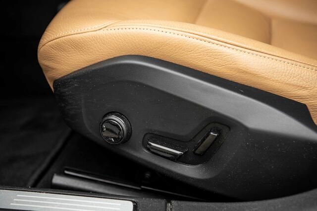 Volvo V90 2.0 T5 Momentum | Dealer onderhouden | Trekhaak | Power Seat | Memory | Stuurverwarming | Leder | Stoelverwarming V+A | Standkachel | LED koplampen | Parkeer Hulp | Volvo on Call |