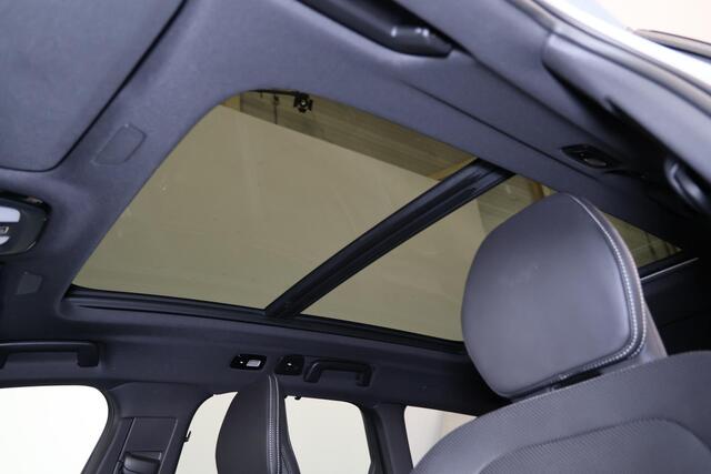 Volvo V90 T6 Recharge AWD Plus Dark - Panorama/schuifdak - IntelliSafe Assist & Surround - 360º Camera - Bowers & Wilkins audio - Adaptieve LED koplampen - Verwarmde voorstoelen, stuur & achterbank - Parkeersensoren voor & achter - Elektr. bedienb. voorstoelen met 