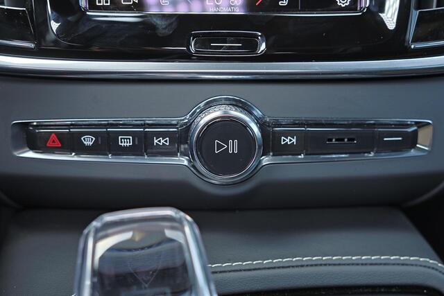 Volvo V90 T6 Recharge AWD Plus Dark - Panorama/schuifdak - IntelliSafe Assist & Surround - 360º Camera - Bowers & Wilkins audio - Adaptieve LED koplampen - Verwarmde voorstoelen, stuur & achterbank - Parkeersensoren voor & achter - Elektr. bedienb. voorstoelen met 