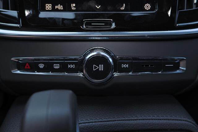 Volvo V90 T6 AWD Inscription Expression - IntelliSafe Assist & Surround - Adaptieve LED koplampen - Verwarmde voorstoelen & stuur - Parkeersensoren achter - Elektr. bedienb. voorstoelen met geheugen - Head up display - Extra getint glas - Inklapbare trekhaak - 19' 