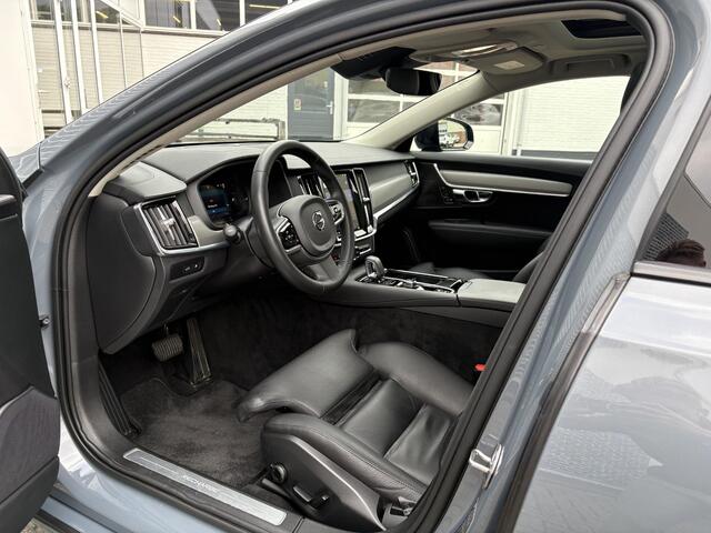 Volvo V90 2.0 T6 Plug-in hybrid AWD Plus Dark | Long Range | Luchtvering | Panoramadak | Trekhaak | Actieve LED koplampen | Keyless | Achteruitrijcamera | Harman Kardon audio |